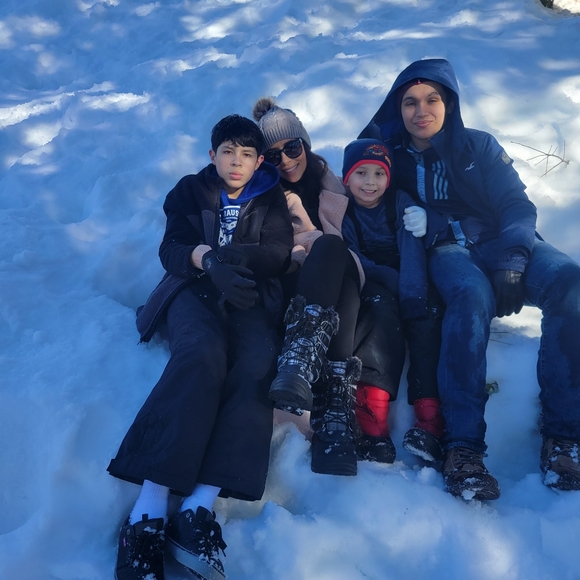 Meet your Posher Lara - Picture 3 of 7